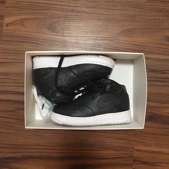 le scarpe nike laboratorio air force 1 metà sz 4y 55w poshmark le scarpe nike laboratorio air force 1 metà sz 4y 55w poshmark
